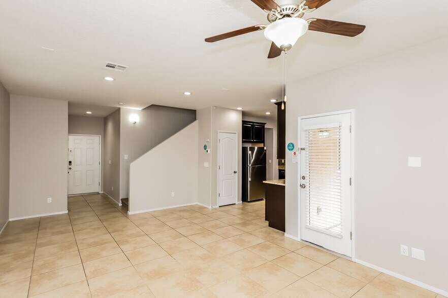 Building Photo - 7585 Perla Del Mar Ave