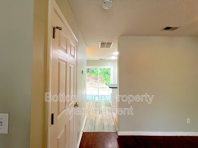 Building Photo - 13656 Meade Glen Ct