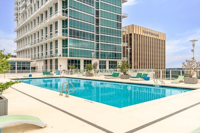 Building Photo - 150 E Robinson St