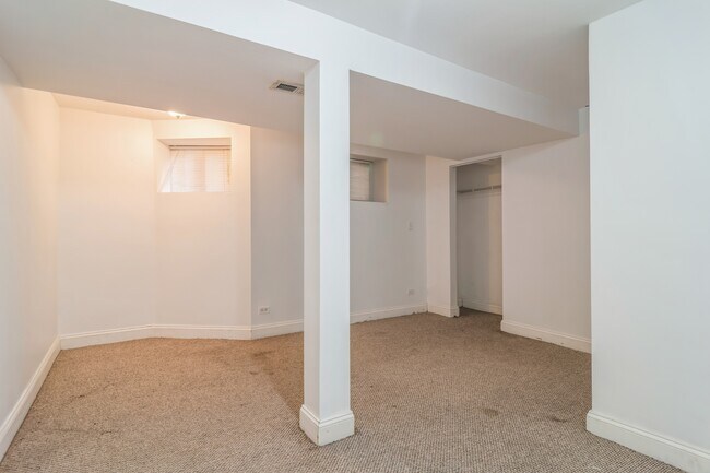 Building Photo - 2420 W Polk St