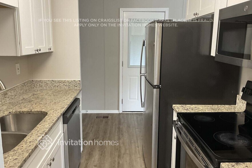 Building Photo - 1941 Bandera Dr