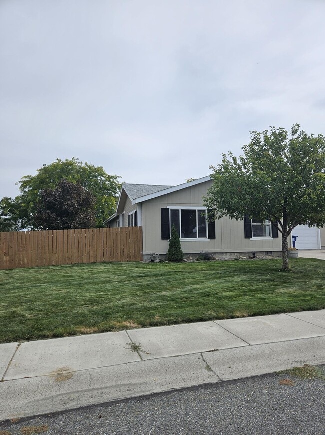 Building Photo - 1507 Erin Way