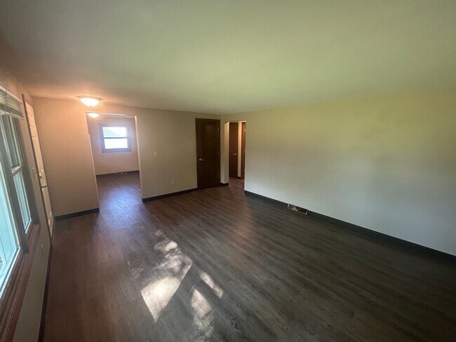 Building Photo - 603-605 Woodbine Ave