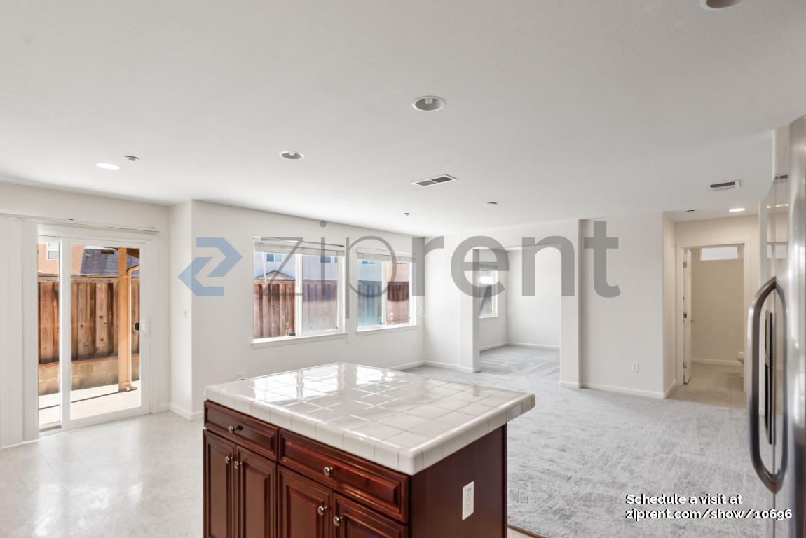 Building Photo - Unit