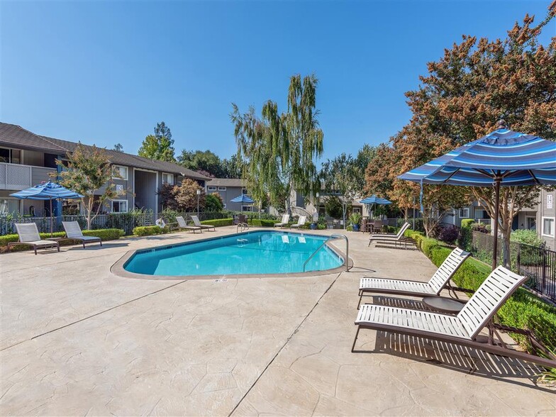 Primary Photo - Shadow Oaks Apartment Homes