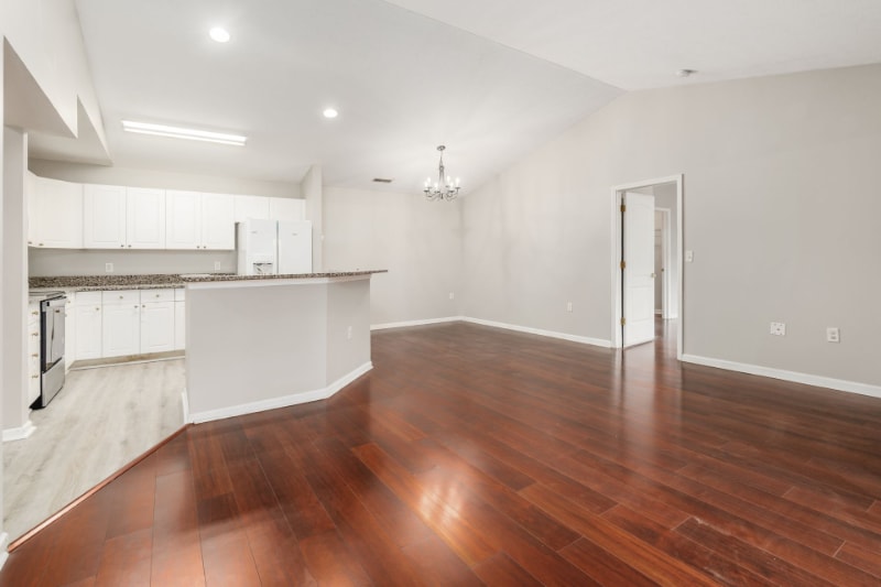 Building Photo - 757 Spring Valley Dr