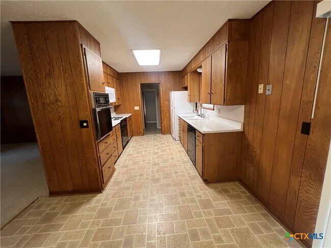 Building Photo - 801 Timber Dr