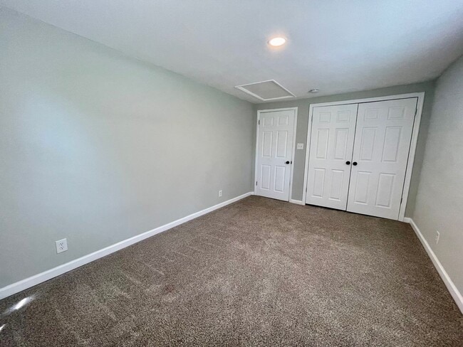 Building Photo - 3561 Champlain Ln