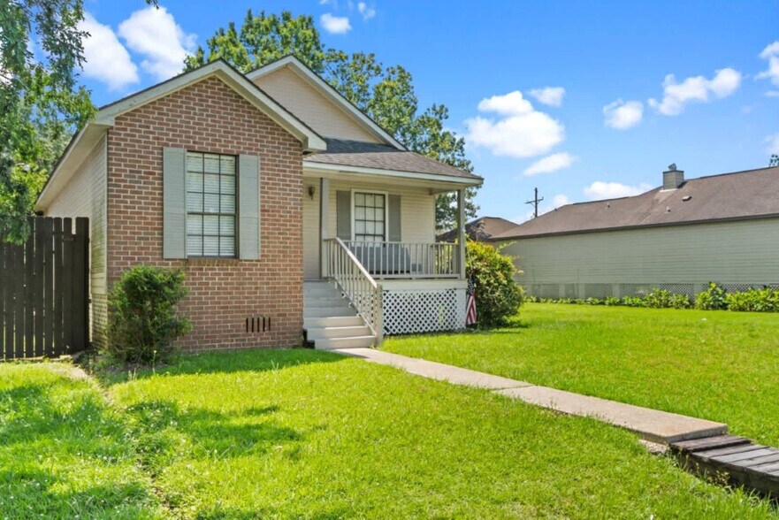 Building Photo - 553 Westhaven Blvd