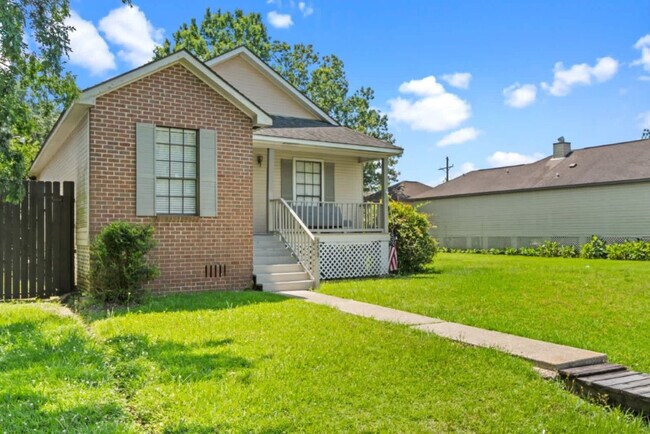 Building Photo - 553 Westhaven Blvd