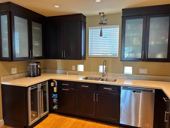 Building Photo - 4950 Bayshore Blvd