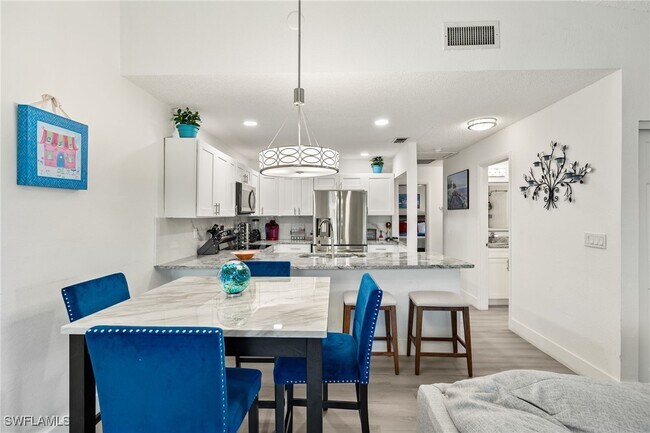 Primary Photo - 6326 Royal Woods Dr