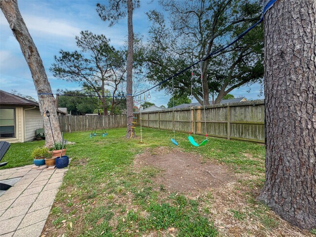 Building Photo - 2909 Laurelridge Dr