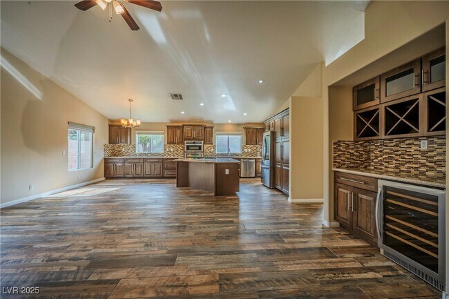 Building Photo - 921 San Bruno Ave