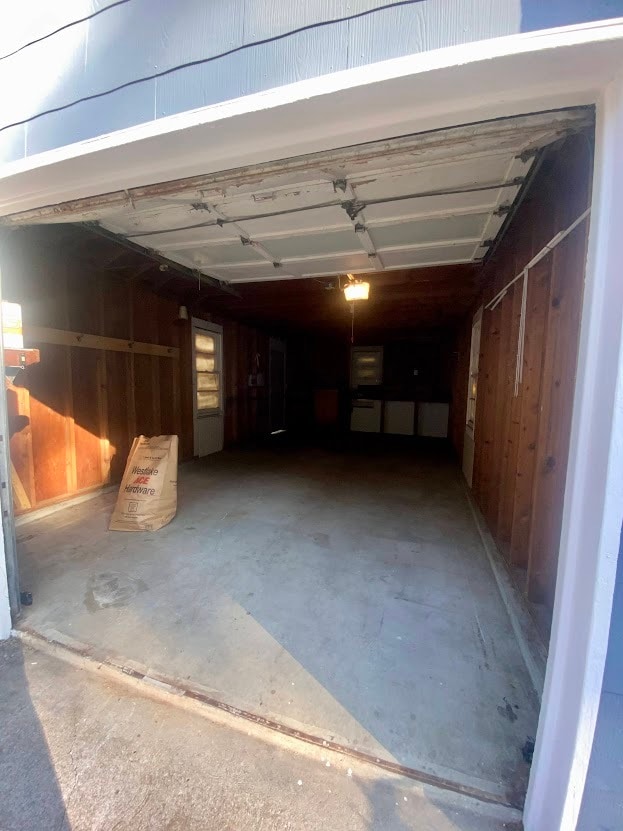 Building Photo - 810 W 77th St