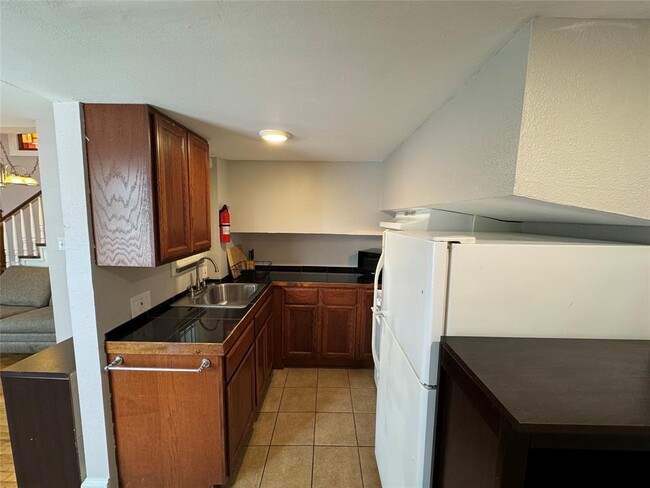 Building Photo - 818 13th St
