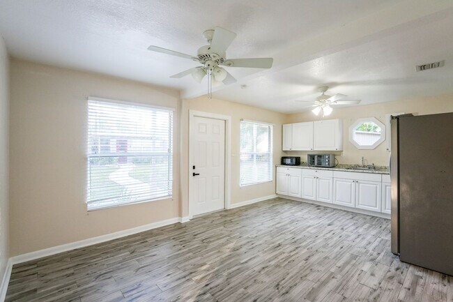 Building Photo - 10031 Union Park Dr