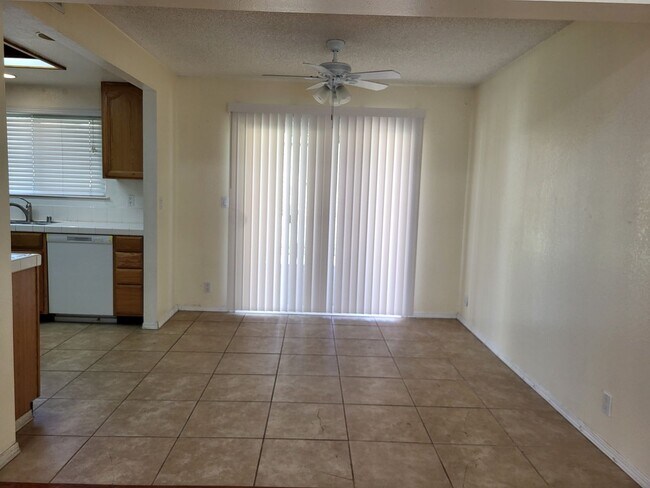 Building Photo - 125 Serpentine Dr