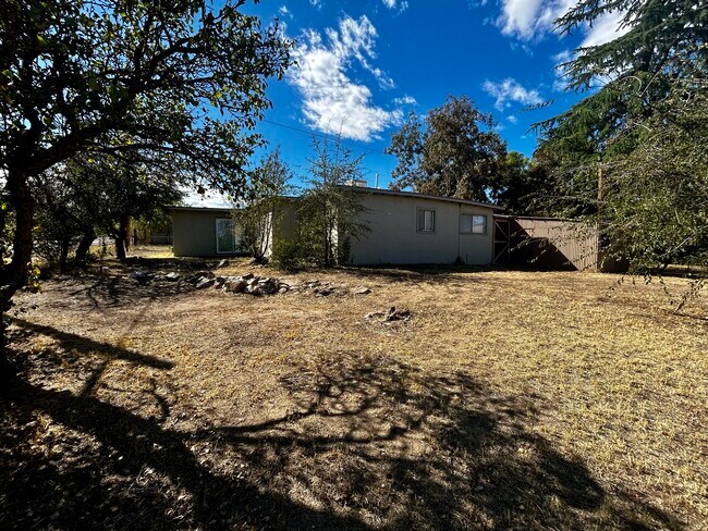 Building Photo - 1120 N Justice Dr