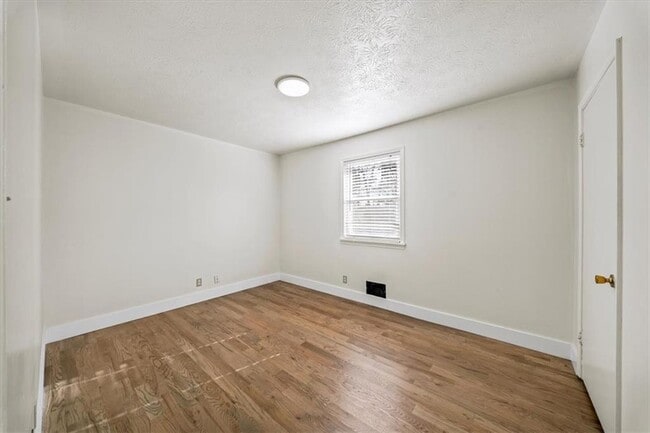 Building Photo - 1220 Ridge Rd