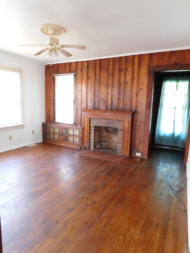 Building Photo - 6 Douglas St