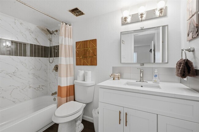 Building Photo - 18617 Egret Bay Blvd