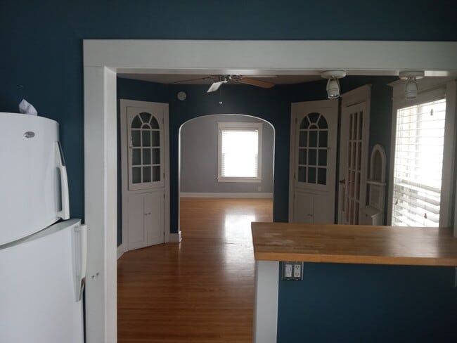 Building Photo - 1211 23rd Ave NE