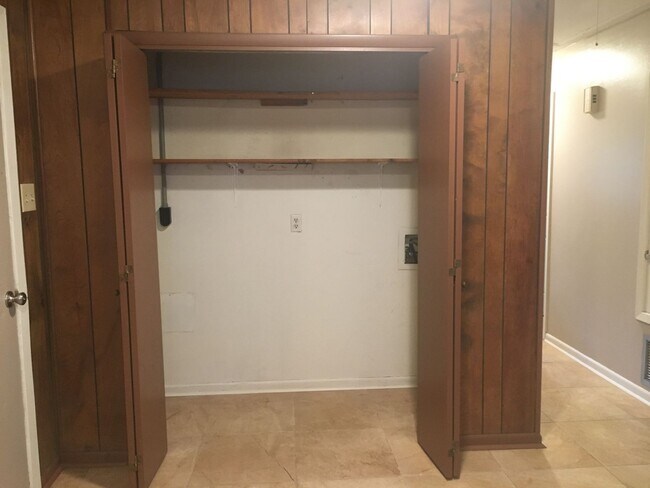 Building Photo - Sherwood rental!
