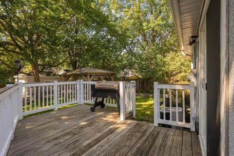 Building Photo - Charming 3-Bed Gem withHardwood Floors in Saint Louis Park!