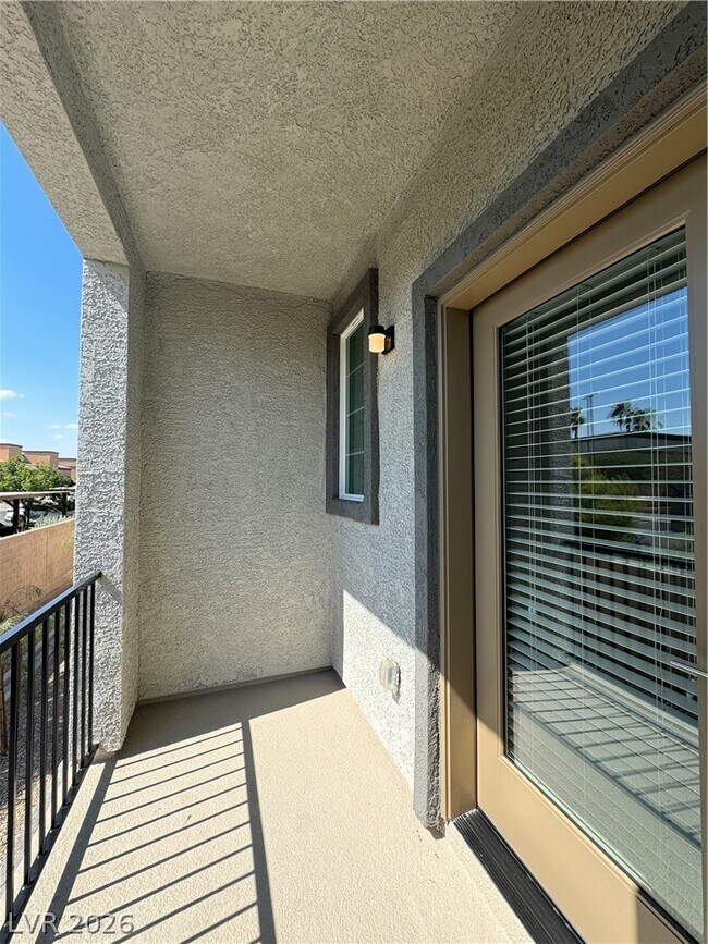 Building Photo - 6181 Gdn Crst St