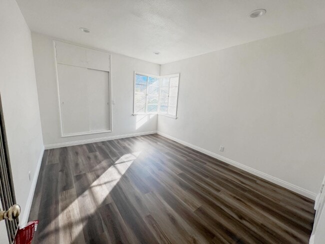 Building Photo - 38 S Parkwood Ave