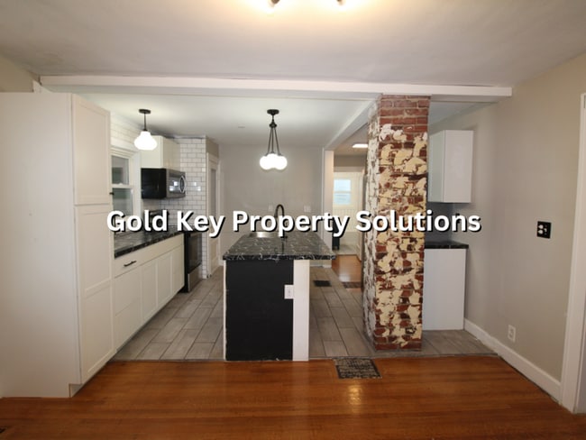 Building Photo - Attractive 2 BR 1 BA House with 2-Car Garage and Covered Porch (NO SECTION 8)