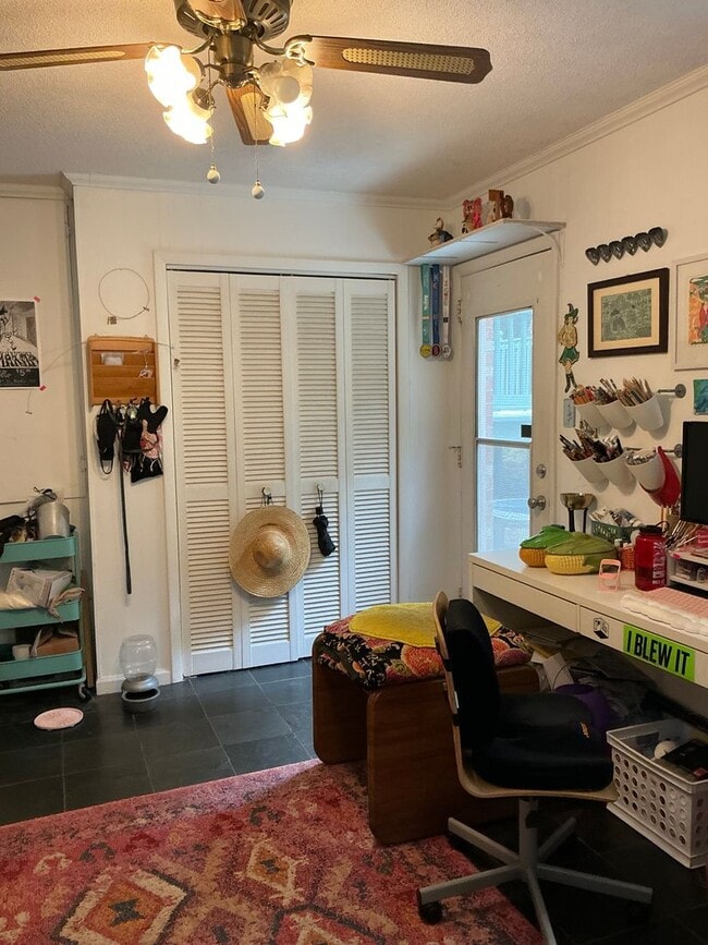 Building Photo - 1 Bedroom/1 bathroom Basement Apartment in...