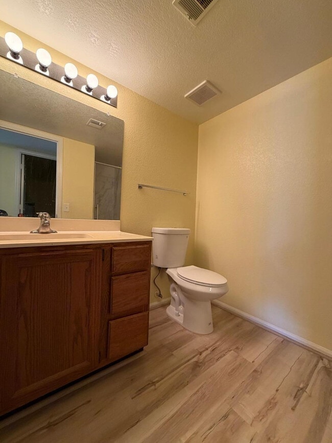 Building Photo - 2524 S El Paradiso