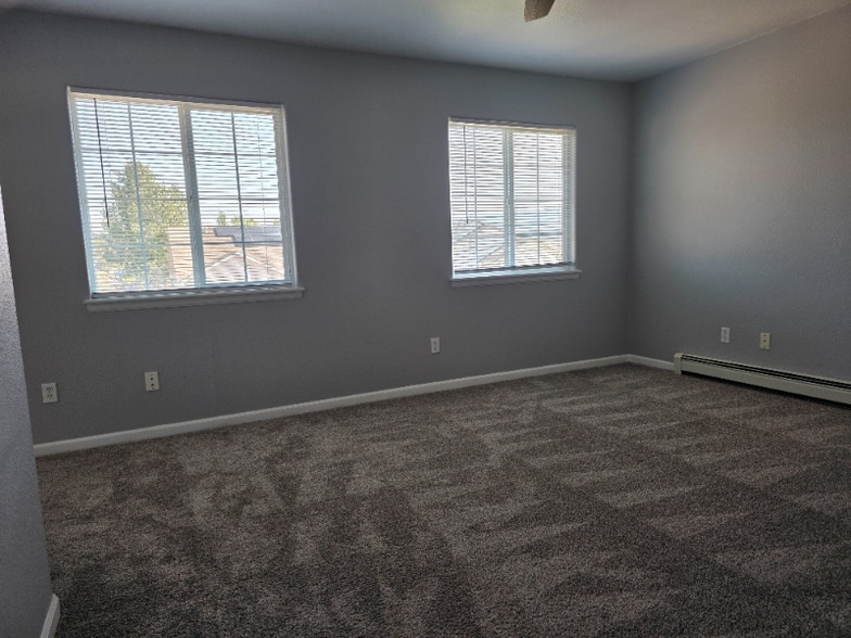 Building Photo - 2821 Village Park Dr