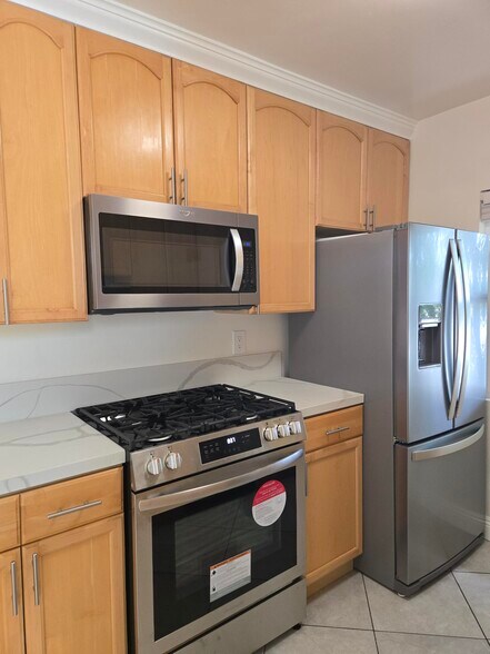 Building Photo - 3662 Kelton Ave