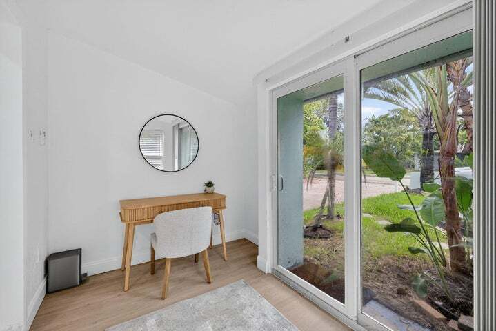 Building Photo - 1317 NE 1st Ave