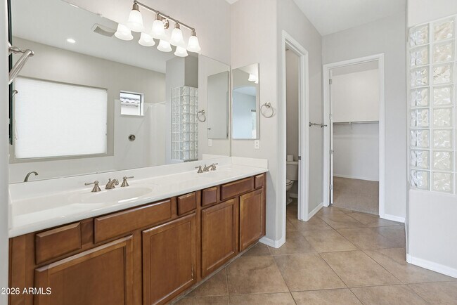 Building Photo - 1735 W Aloe Vera Dr