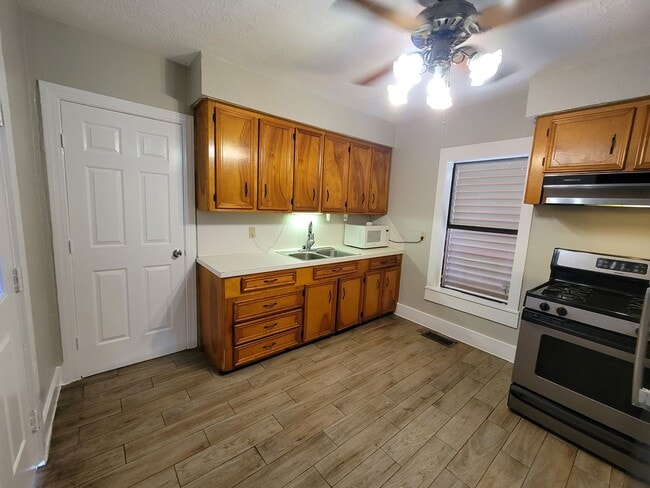 Building Photo - 820 Broadway Avenue J