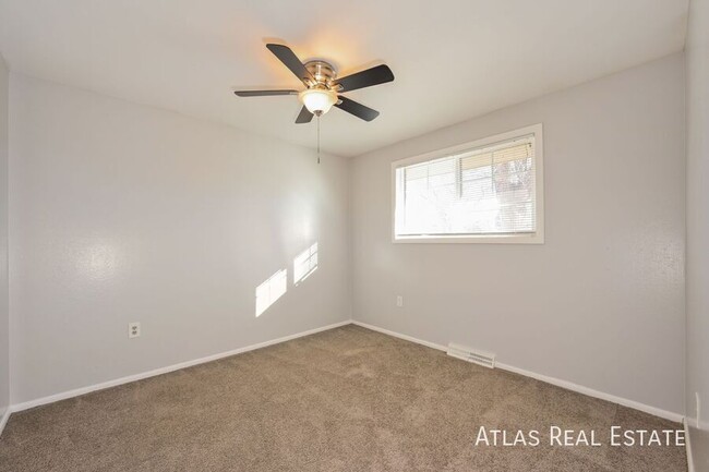 Building Photo - 5 Bedroom, 2 Bath in Arvada!!!