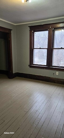 Building Photo - 610 Sloan St