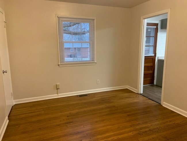 Building Photo - Renovated 3 Bedroom across from Golden Gat...