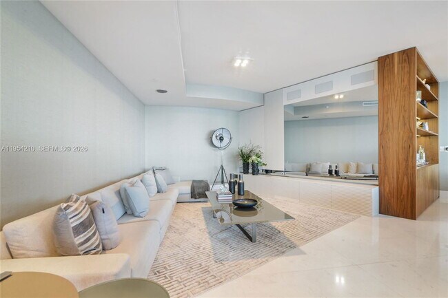 Building Photo - 18555 Collins Ave