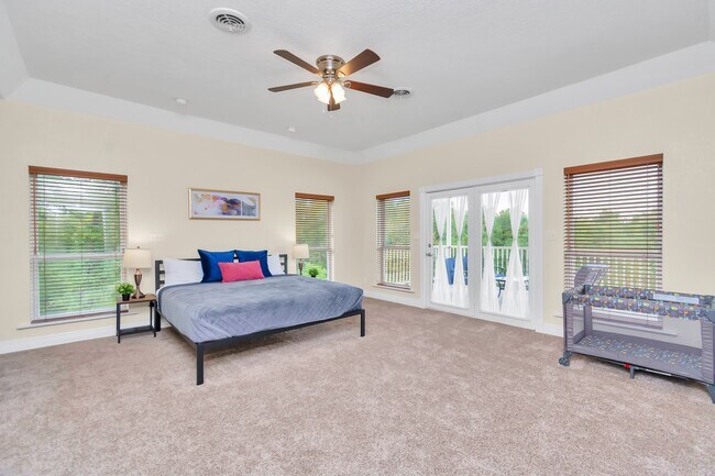 Building Photo - 1730 Lakeshore Dr