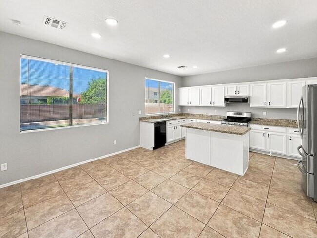 Building Photo - Spacious Chandler Home with RV Gate & 3-Car Garage!
