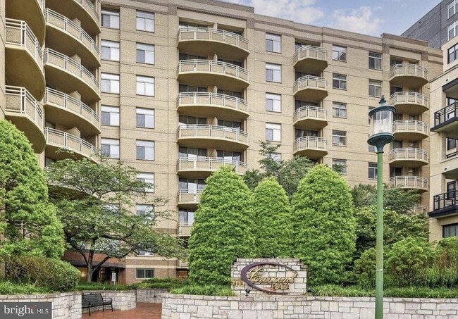 Building Photo - 7111 Woodmont Ave