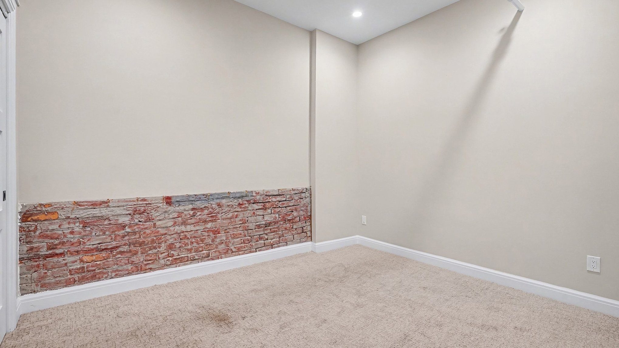 Building Photo - 115 S Main St