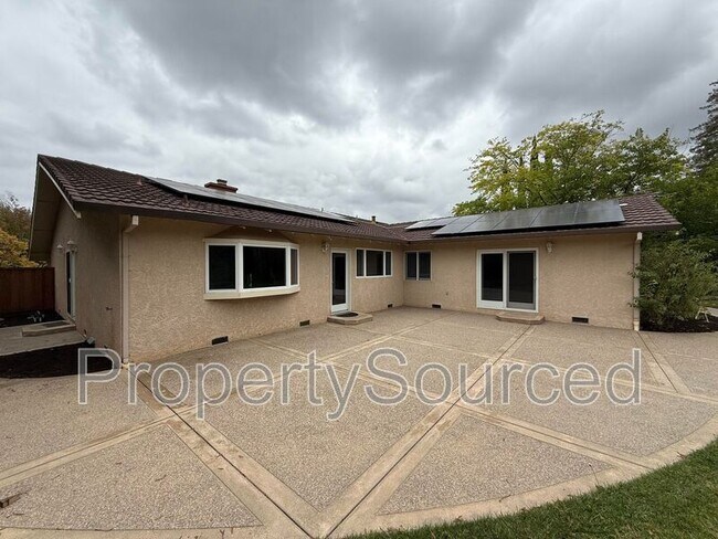 Building Photo - 1550 Naples Ct