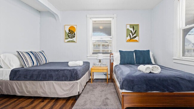 Building Photo - 206 N Dorset Ave