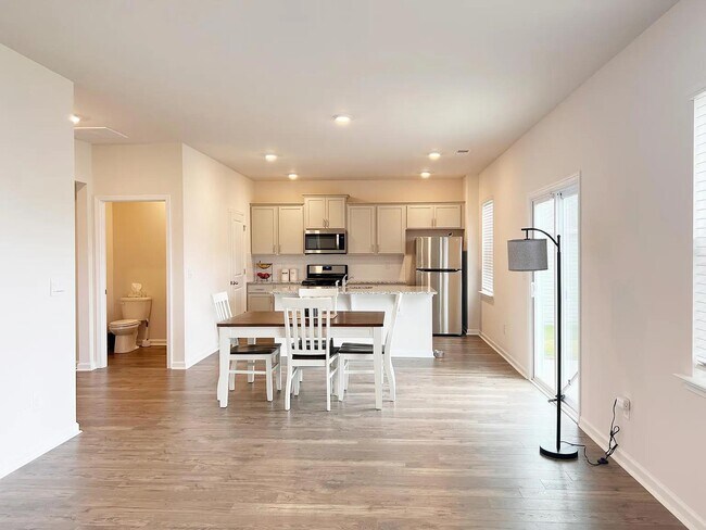Building Photo - 125 Lily Pond Pl
